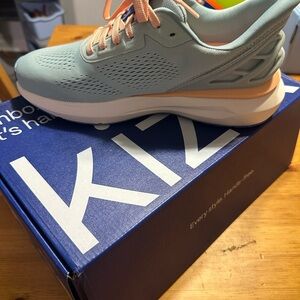 Kizik Athens 2 Light Blue Athletic Sneakers with Peach Accents New in Box